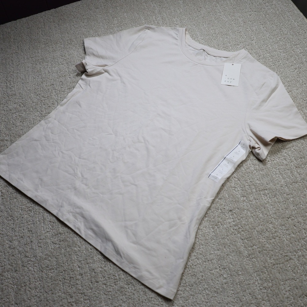 A New Day Womens Short Sleeve Crewneck T-Shirt Cream Large 018 00 9458